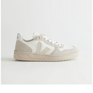 Veja V-10 white/Beige size 43 New in the box never worn USmen’s 10/women’s 11